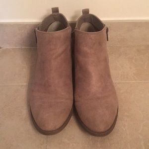 Woman’s Grey Brie Booties